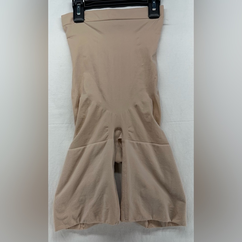 Spanx Power Series Mid Thigh Shorts Shape Wear Beige Tan Womens Size M